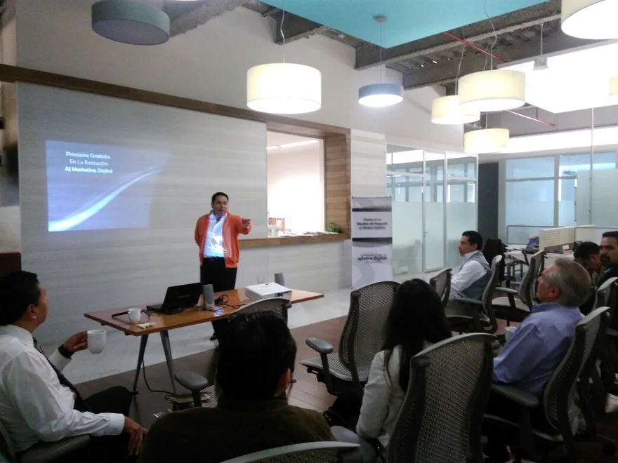 Ponencia sobre principios de la evolución del marketing digital