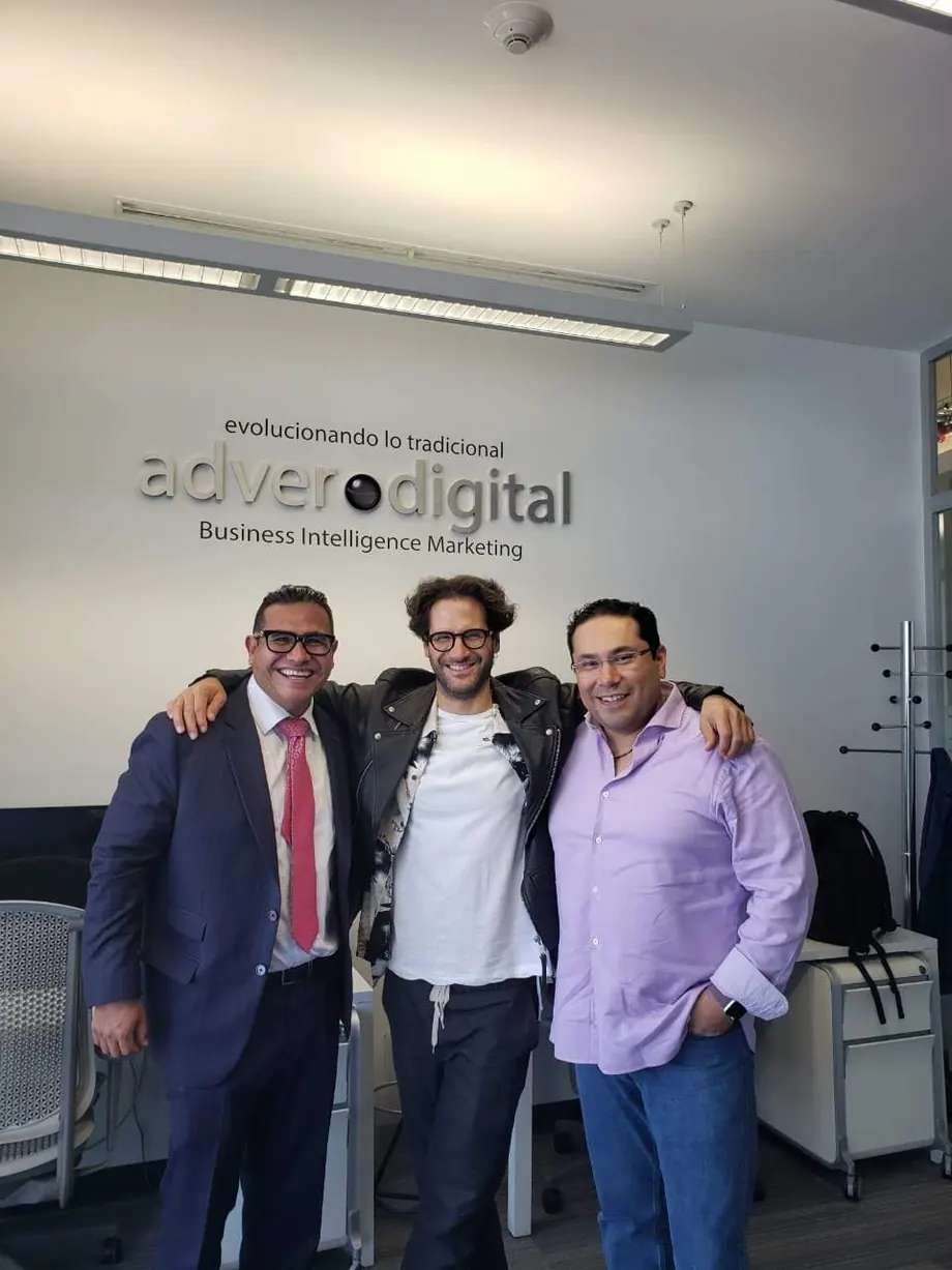 Visitantes reunidos en las instalaciones de Adver Digital