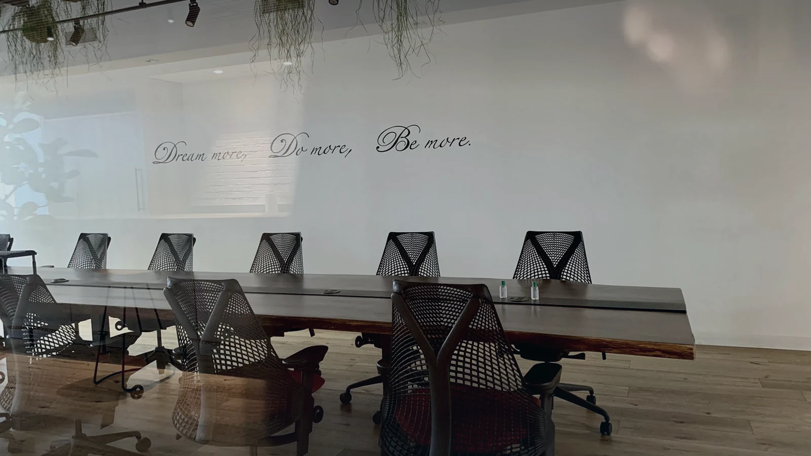 Sala de juntas y trabajo estratégico de Adver