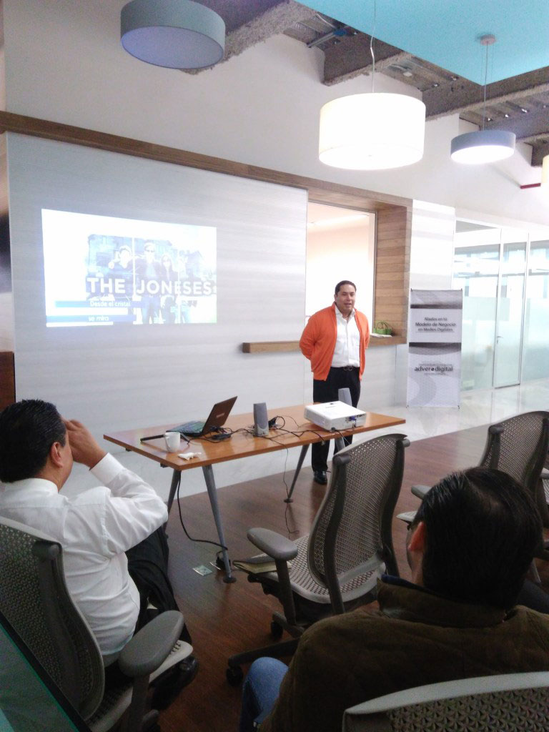 Jorge Victoria Adver Digital platica en ios offices santa fe 